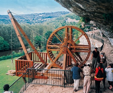 La Roque Saint Christophe - treuil  tambour - Le Manoir du Chambon - Dordogne Prigord