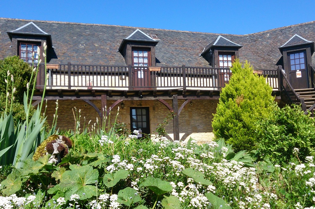 Manoir du Chambon - cour intérieure recadrée